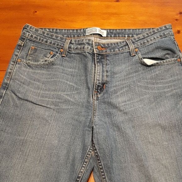 Levi Strauss Signature Mid-Rise Boot Cut Jeans - Picture 3 of 8